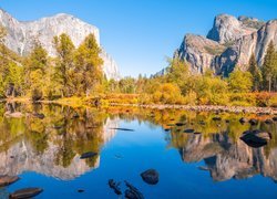 Jesień, Góry, Sierra Nevada, Rzeka, Merced River, Drzewa, Odbicie, Park Narodowy Yosemite, Kalifornia, Stany Zjednoczone