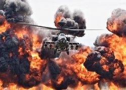 Śmigłowiec szturmowy Bell AH-1 Cobra wśród płomieni