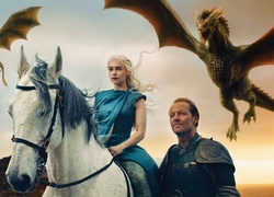 Smoki lecące nad Daenerys Targaryen i Ser Jorahem Mormontem w serialu Gra o Tron