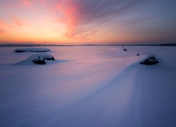 Śnieg na stawie Verkh-Isetsky w Jekaterynburgu