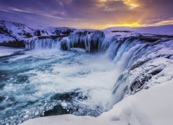 Islandia, Wodospad Godafoss, Śnieg, Sople, Góry, Zachód słońca, Zima
