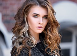 Spojrzenie blondynki