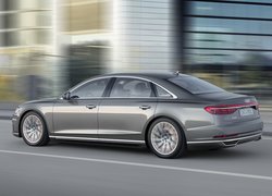 Srebrne Audi A8 D5 Long