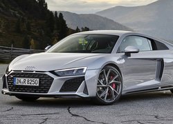 Srebrne Audi R8 Coupe