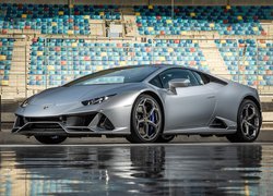 Srebrne Lamborghini Huracan EVO