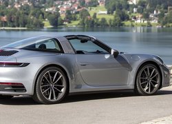 Srebrne Porsche 911 Targa