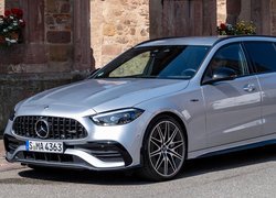 Srebrny Mercedes-AMG C 43