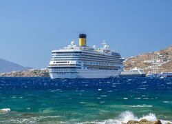 Statek pasażerski Costa Fortuna na morzu