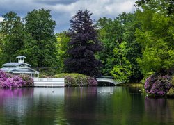 Staw w parku Paleispark Het Loo na terenie Apeldoorn