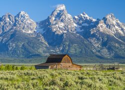 Drewniana, Chata, Stodoła, Góry, Teton Range, Drzewa, Chmury, Park Narodowy Grand Teton, Stan Wyoming, Stany Zjednoczone