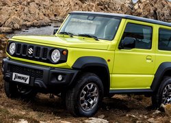 Suzuki Jimny na skale