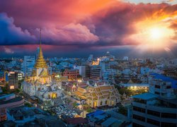 Świątynia buddyjska Wat Trimitr, Bangkok, Tajlandia, Zdjęcie miasta