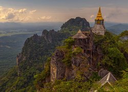 Zalesiona, Góra, Skały, Świątynia, Wat Chalermprakiat, Lampang, Tajlandia