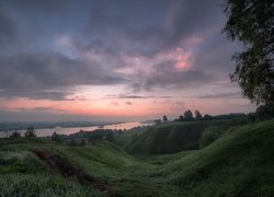 Świt nad rzeką Oką w Rosji