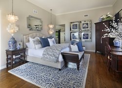 Sypialnia z dodatkami koloru biało-niebieskiego