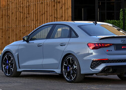 Szare Audi RS 3