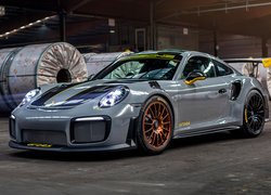 Szare Porsche 911 GT2 RS Edo Competition