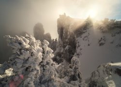 Szczyt Aj-Petri w górach Krymskich po burzy śnieżnej