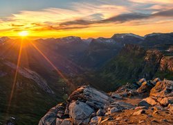 Norwegia, Szczyt Dalsnibba, Region More og Romsdal, Góry, Promienie słońca