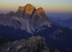 Szczyt górski Monte Pelmo we włoskich Dolomitach