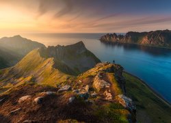 Zachód słońca, Morze, Wyspa Senja, Góry, Szczyt Husfjellet, Norwegia