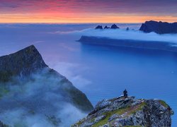 Zachód słońca, Morze, Góry, Szczyt Husfjellet, Wyspa Senja, Norwegia