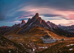 Szczyt Ra Gusela na przełęczy Giau Pass w Dolomitach