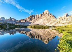 Włochy, Tyrol Południowy, Prowincja Bozen-Sudtirol, Dolomity, Góry, Masyw Odle, Szczyty, Jezioro, Odbicie