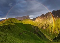 Tęcza nad Dolomitami