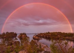 Rosja, Karelia, Jezioro Ładoga, Skały, Wysepki, Drzewa, Tęcza