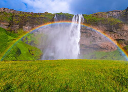 Tęcza przy wodospadzie Seljalandsfoss