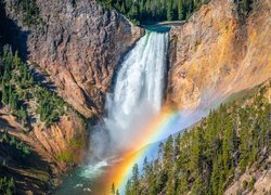 Tęcza przy wodospadzie Upper Yellowstone River Falls