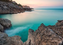 Tellaro na skalistym wybrzeżu morza Liguryjskiego