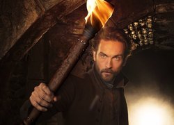 Serial, Jeździec bez głowy, Sleepy Hollow, Postać Ichabod Crane, Aktor Tom Mison, Pochodnia