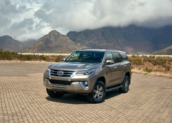 Toyota Fortuner, 2016