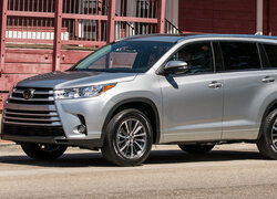 Toyota Highlander XLE bokiem