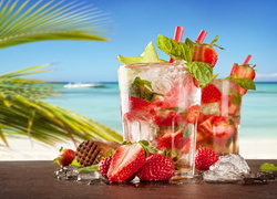 Truskawkowe drinki na plaży