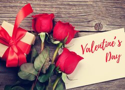 Walentynki, Kwiaty, Róże, Czerwone, Prezent, Kokarda, Kartka, Napis, Valentines Day, Deski