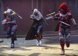 Trzy postacie w scenie z gry Destiny 2