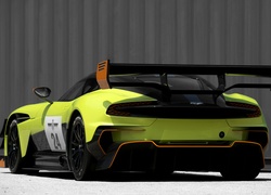 Tył samochodu Aston Martin Vulcan AMR Pro rocznik 2018