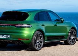 Tył zielonego Porsche Macan