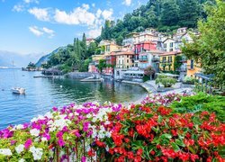 Włochy, Varenna, Jezioro, Lake Como, Kwiaty, Kolorowe, Domy, Łódka, Drzewa