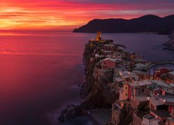 Włochy, Vernazza, Cinque Terre, Liguria, Morze Liguryjskie, Domy, Wybrzeże, Zachód słońca