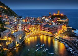 Morze, Wybrzeże, Budynki, Domy, Łodzie, Noc, Włochy, Miasto, Vernazza, Morze Liguryjskie, Port, Cinque Terre