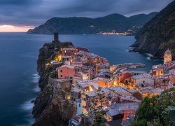 Włochy, Vernazza, Cinque Terre, Wybrzeże, Morze, Domy, Chmury