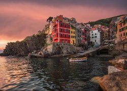 Włochy, Cinque Terre, Vernazza, Morze, Skały, Góry, Domy, Łódki, Zachód słońca