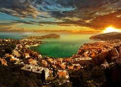 Villefranche-sur-Mer na Lazurowym Wybrzeżu z widokiem na półwysep Cap Ferrat