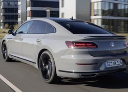 Volkswagen Arteon, Ulica, Budynki