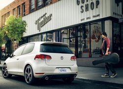 Volkswagen Polo GTI, Ulica, Mężczyzna, Gitara