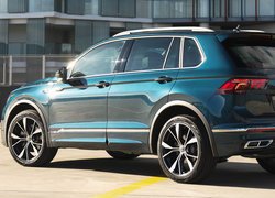 Zielony, Volkswagen Tiguan R, 2021